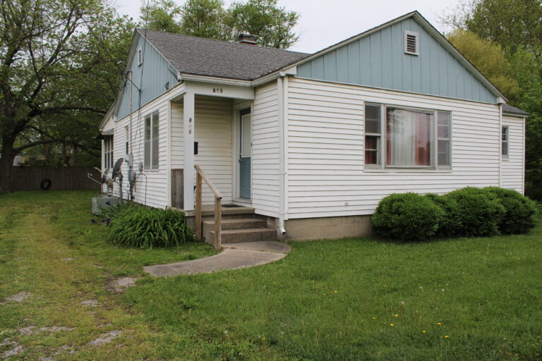 805 S 1st Street, Fairfield, Illinois