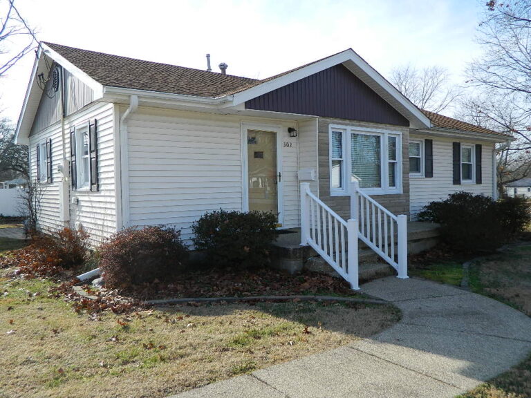 302 Young Dr, Fairfield, IL