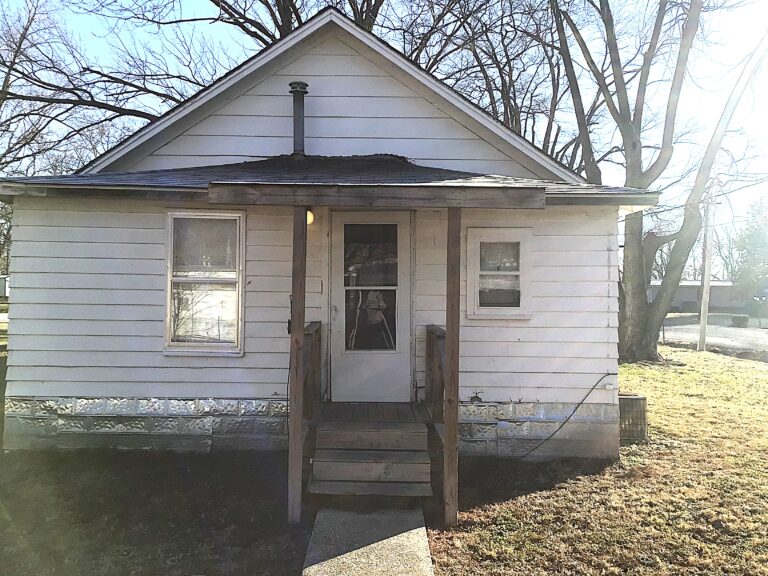 506 S Walnut Street. Wayne City, Illinois