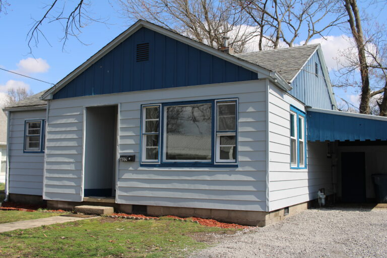 402 1/2 NW 7th Street, Fairfield, Illinois