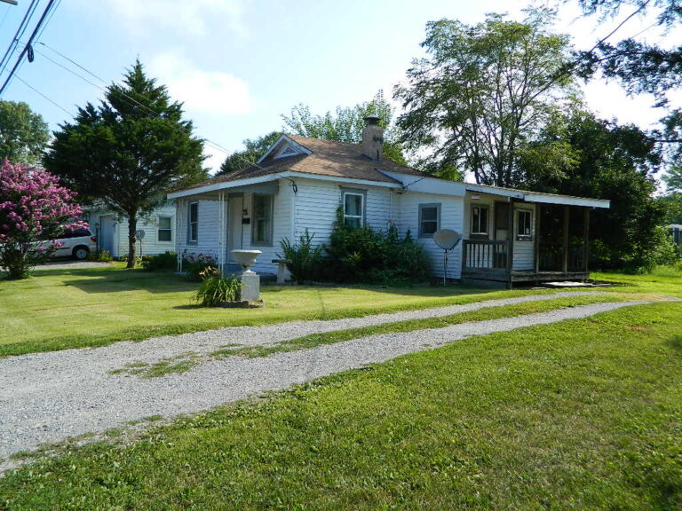 706 NE 4th St, Fairfield, IL