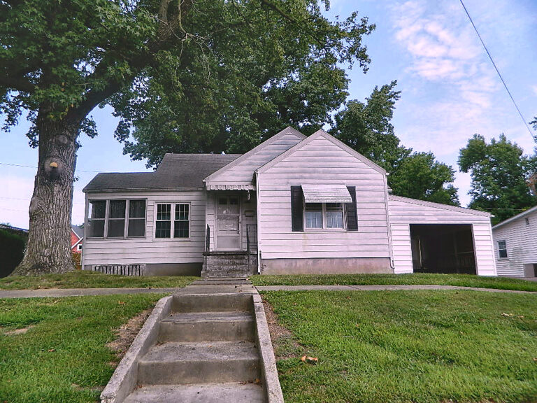 506 SE 3rd St, Fairfield, IL