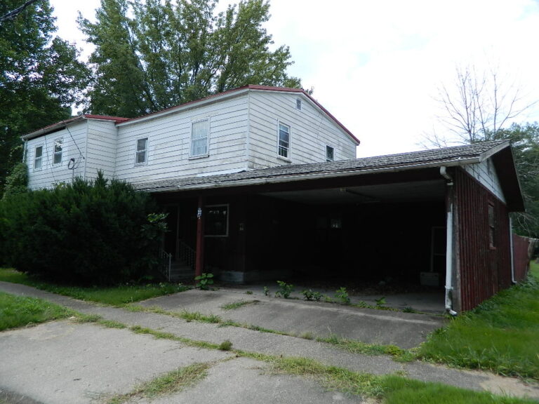 401 W Douglas St, Fairfield, IL