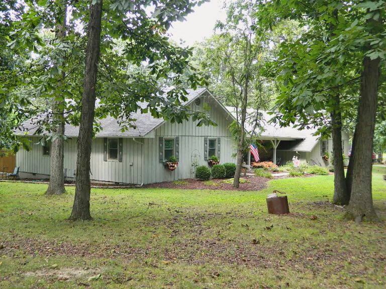 13 Esther Rd, Fairfield, Illinois